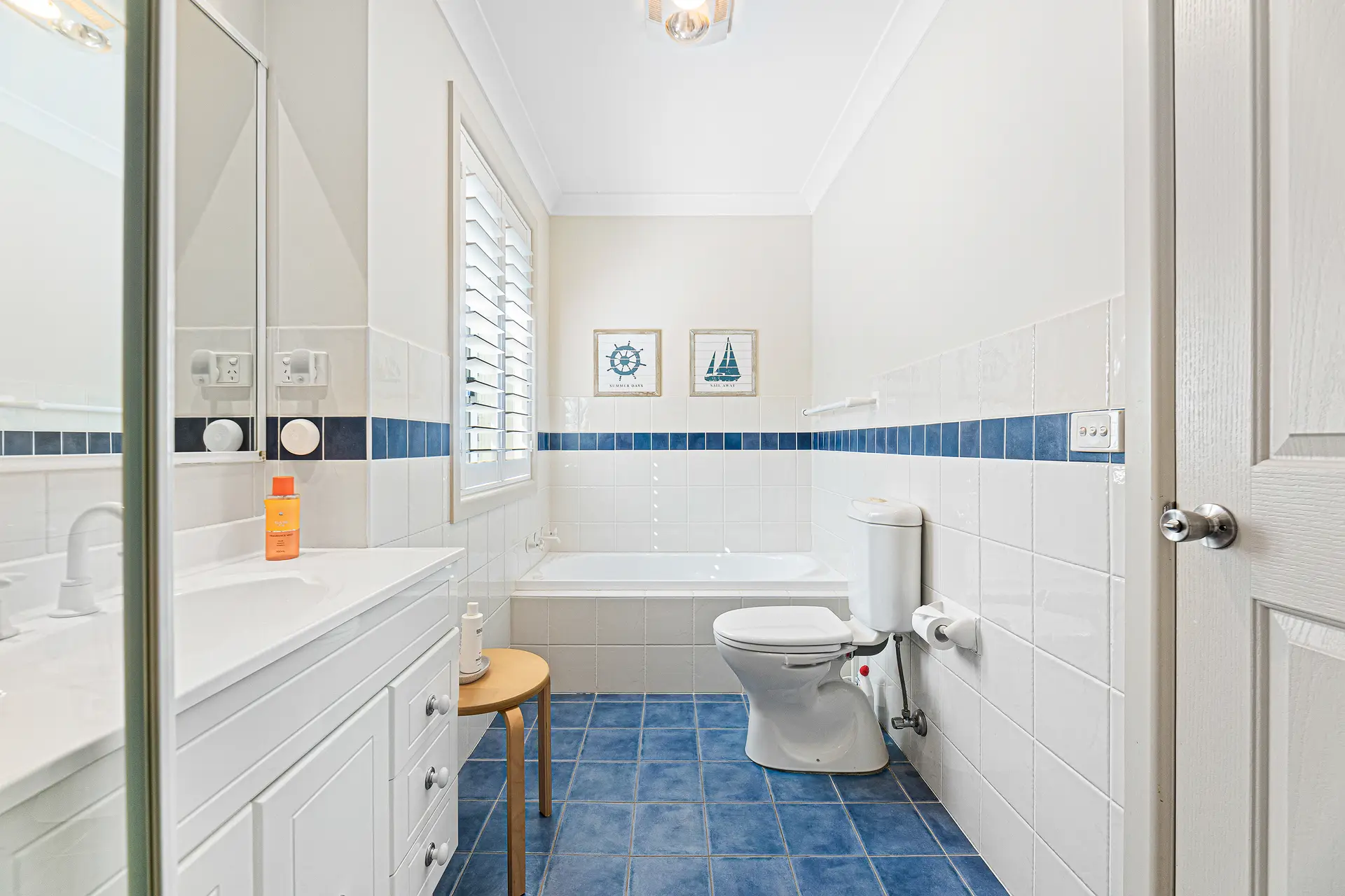 Main bathroom at Bec’s Beach House