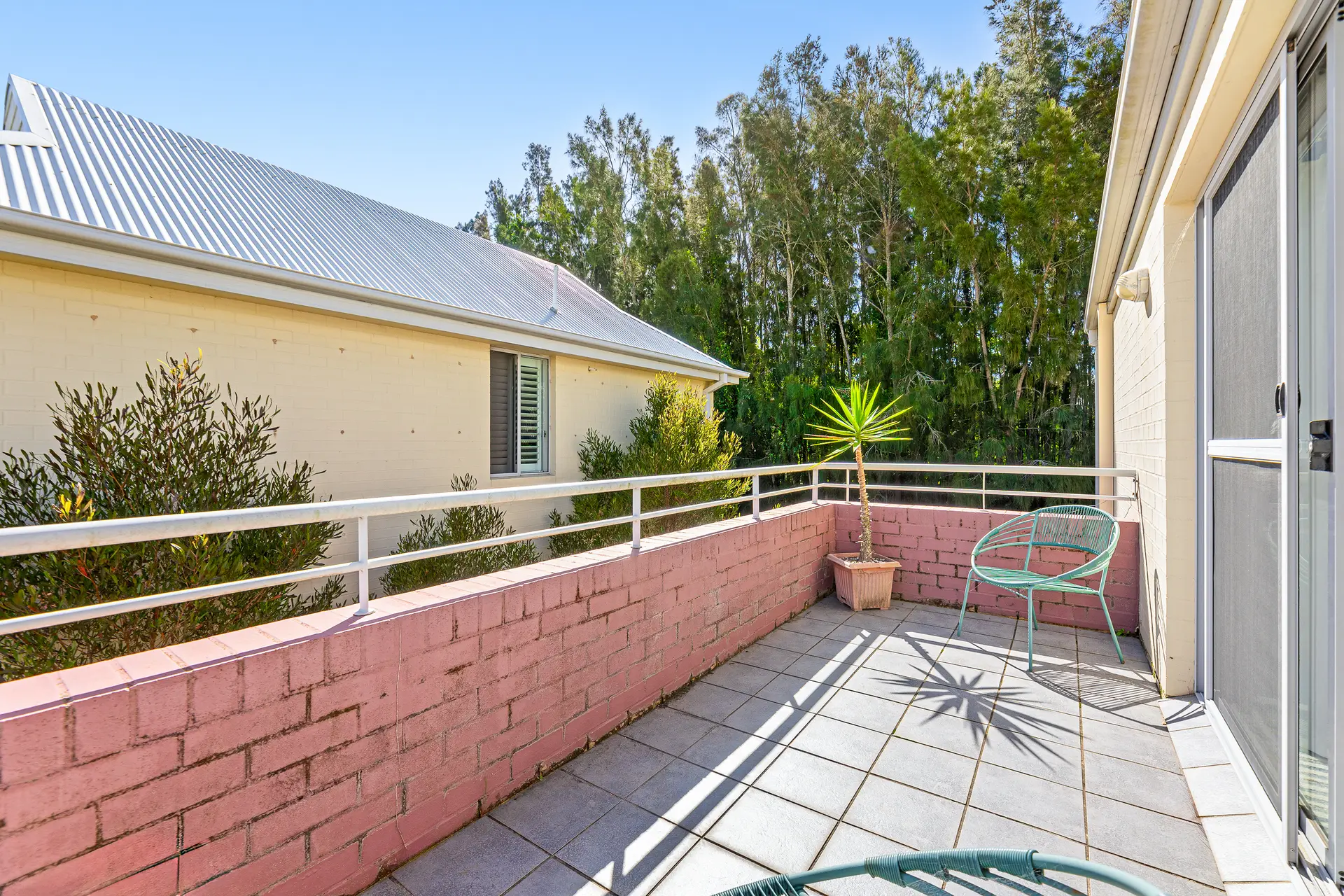 Private balcony adjoining a bedroom at Bec’s Beach House